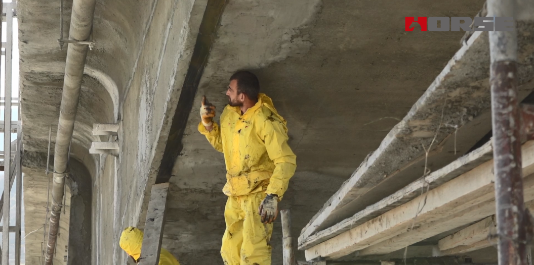 Reinforced Exposed Concrete Bridge With Carbon Fiber Plate